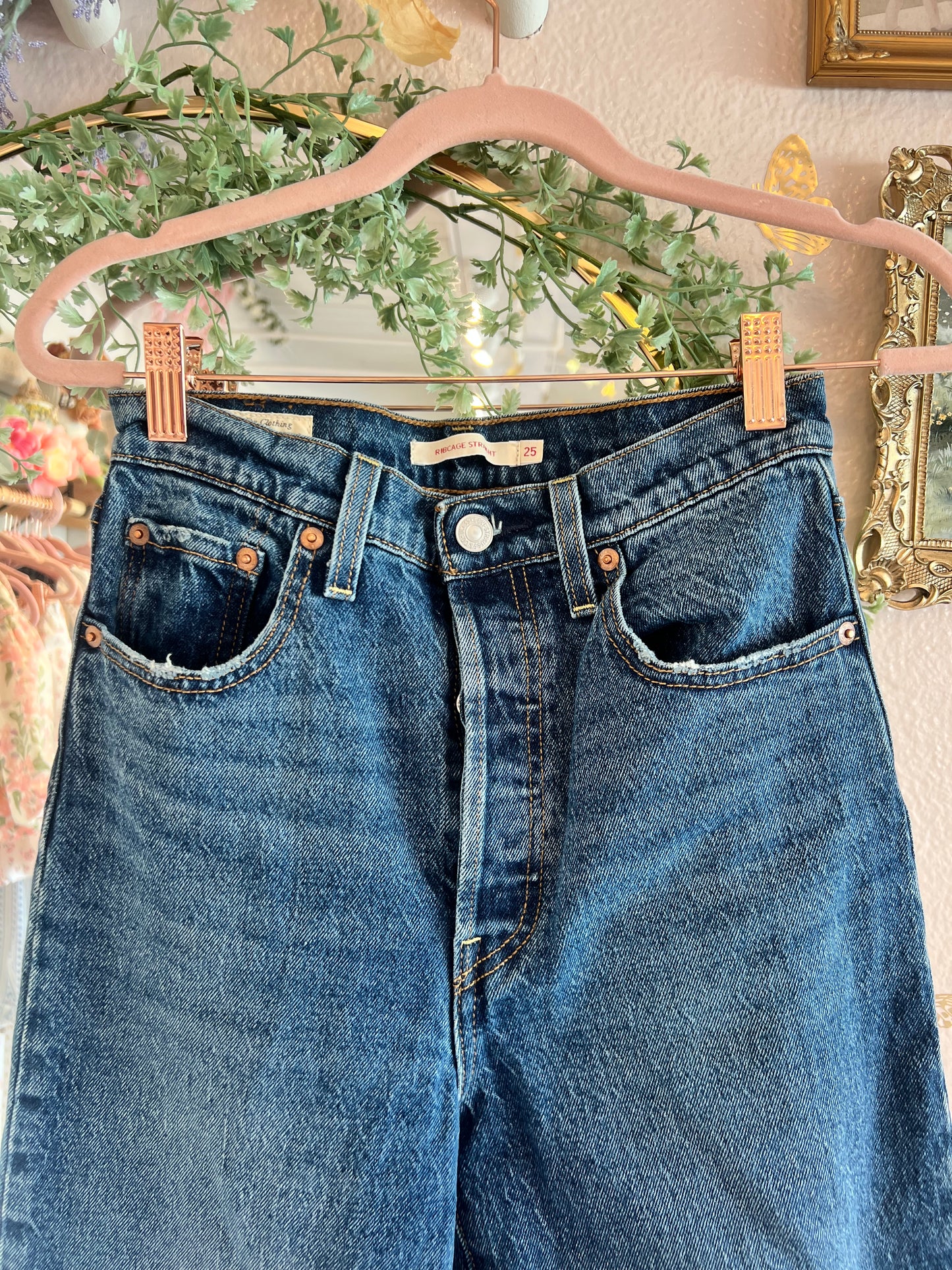 Levi's Premium Ribcage Straight Jeans