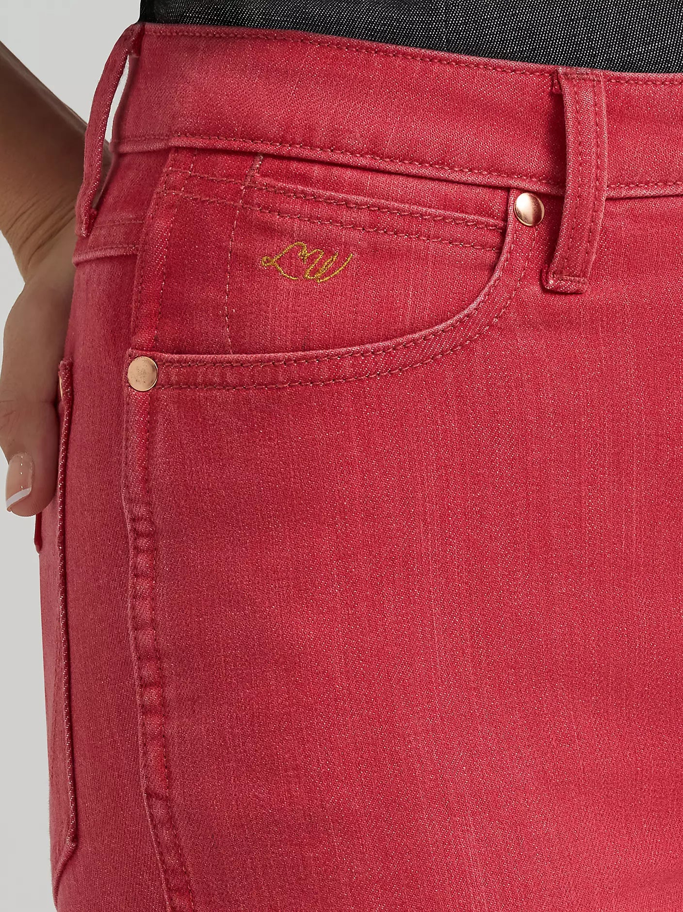 NEW without tags LAINEY WILSON X WRANGLER RED FLARE JEANS